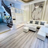 Nhà phố Đê La Thành , Ba Đình , diện tích 31m2, mặt tiền 8.4m, 5 tầng . Giá chỉ 7.2 tỷ